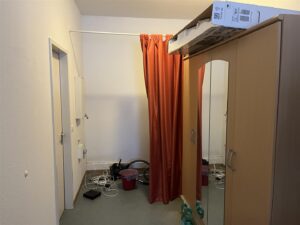 Zugang vom Zimmer zum Bad