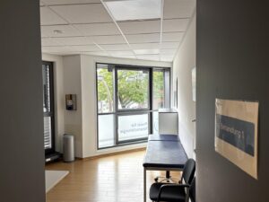 Sprechzimmer 2 (anderer Blickwinkel)